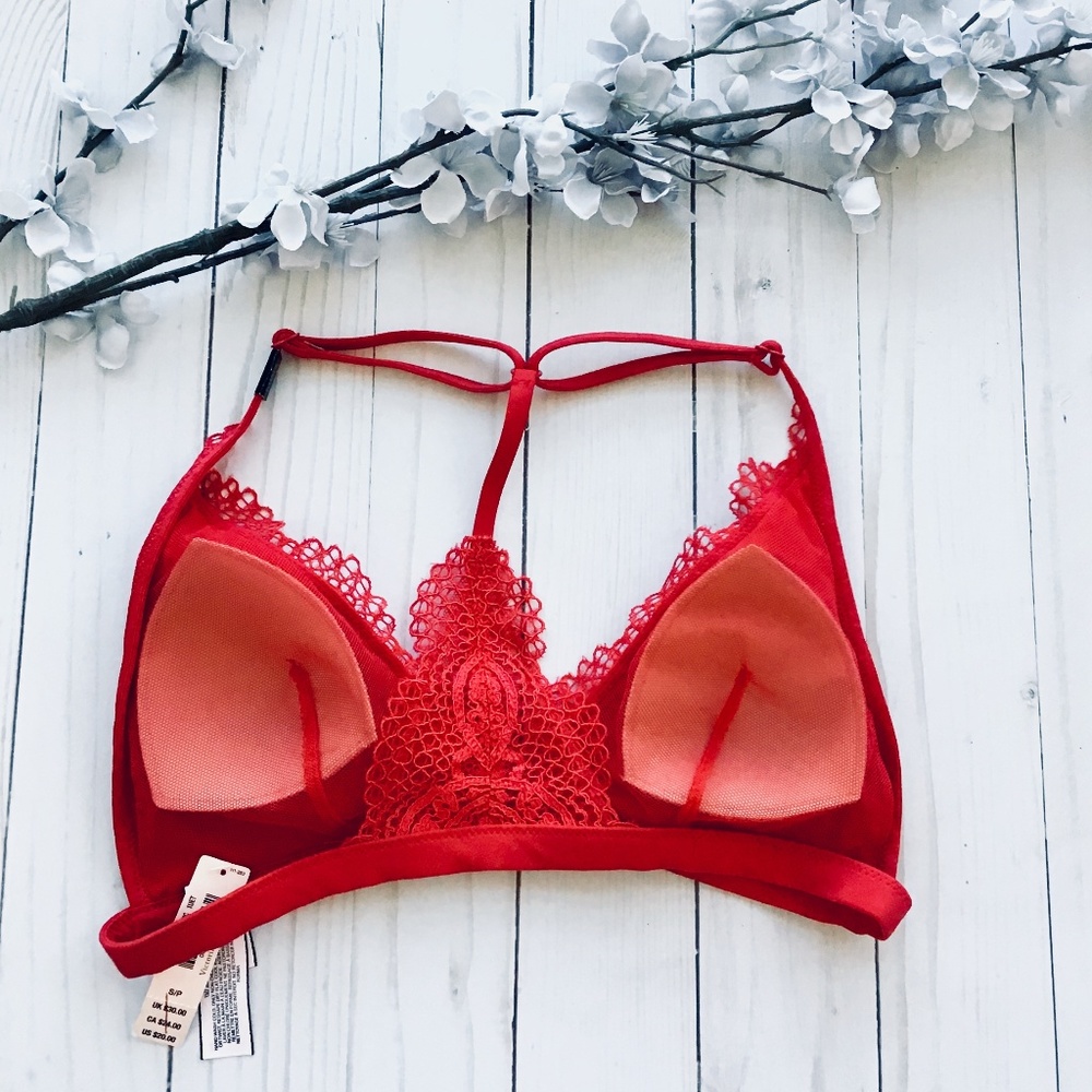 2/$25❤ NWT Victoria's Secret Crochet Lace Bralette - Picture 2 of 3